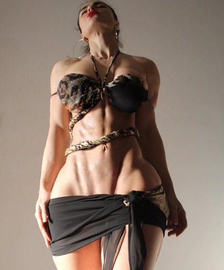 Maya Abou Rouphael actrice sexy image