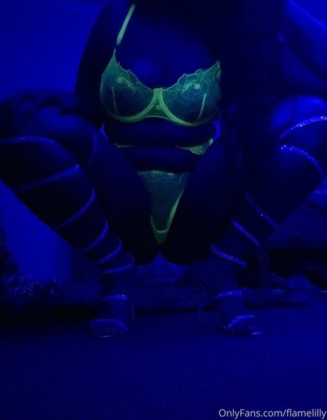 rousse au gros cul onlyfans nu libre des photos