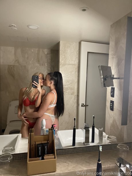 Lili Eastwood modèle sympa img