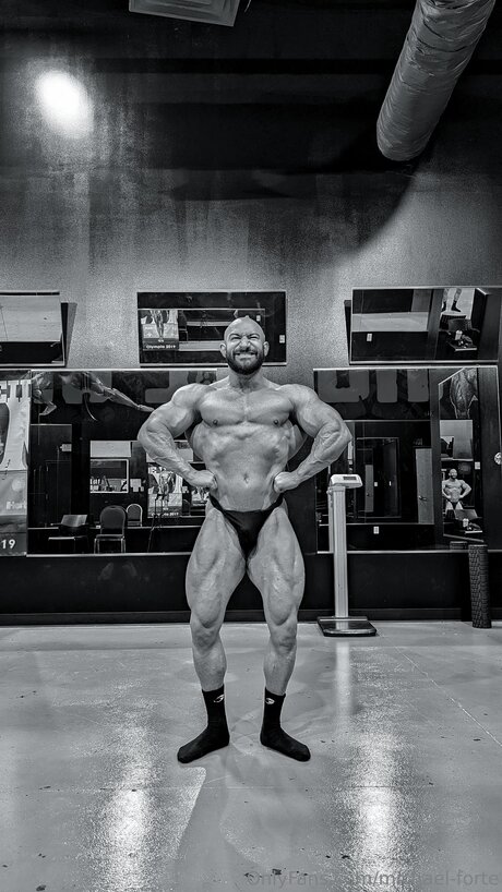 Michael Forte modèle sympa images