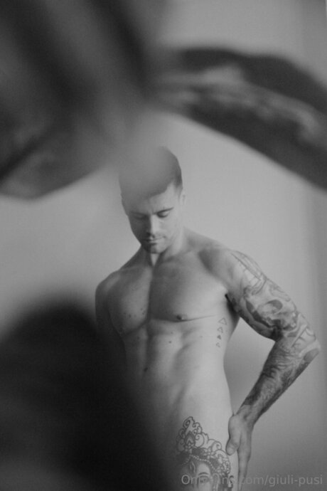 Chulo95 nus star du porno photo