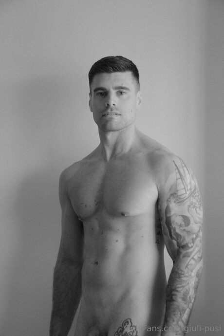 Chulo95 star du porno xxx des photos