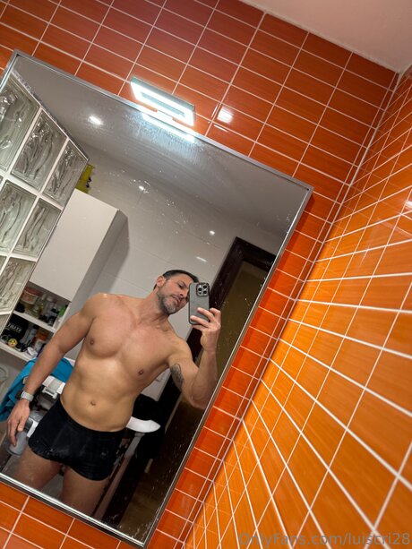 Lucri28 modèle érotique galerie