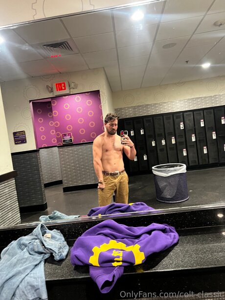 Colt Classic actrice de nus collection