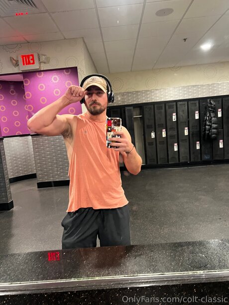 Colt Classic actrice porno des photos