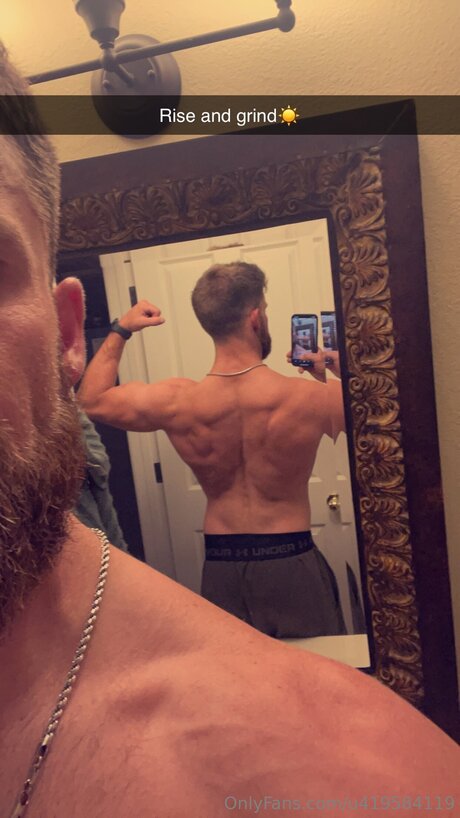 U419584119 modèles nus des photos