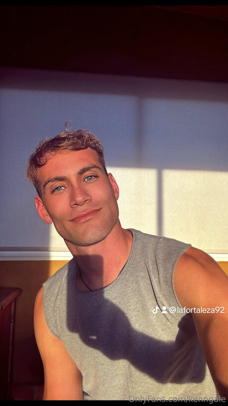 Pologale modèle adulte des photos