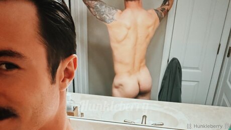 Im Your Hunkleberry actrice artistique photos