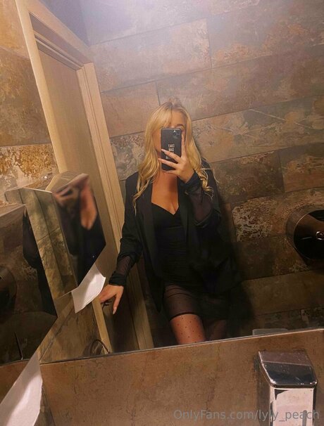 Lyly Peach star exclusive photos