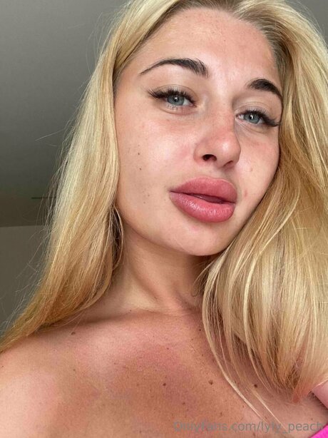 Lyly Peach étoile gratuite collection