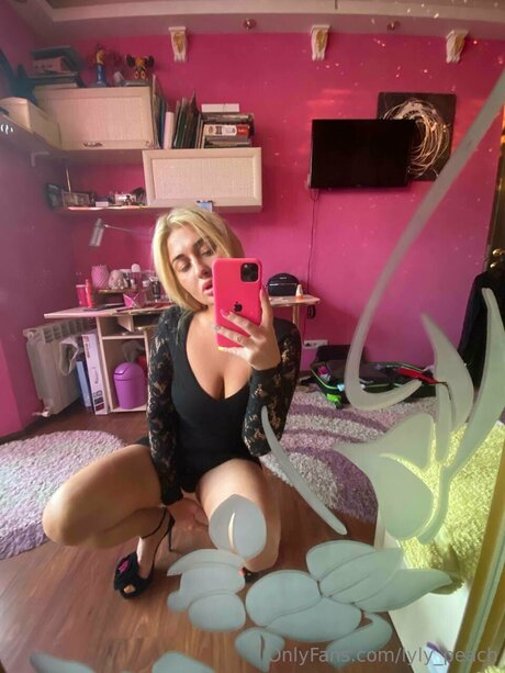 Lyly Peach modèle de sexe collection