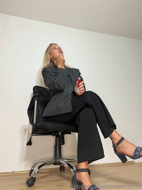 Onlyjennycee modèle sympa img