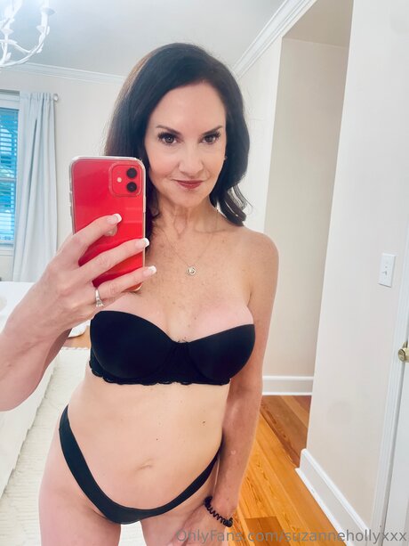 Suzannehollyxxx actrice adulte images