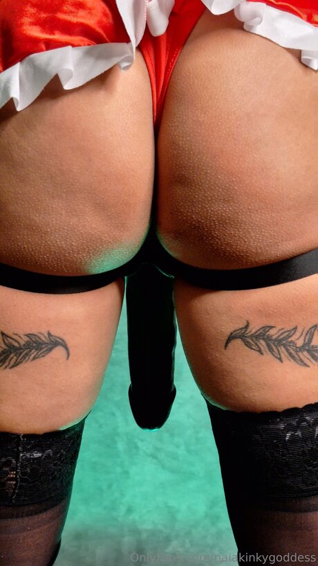 Naiakinkygoddess modèle des photos