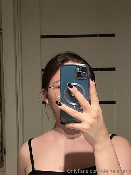 fille courbée dà côté onlyfans meilleur art images