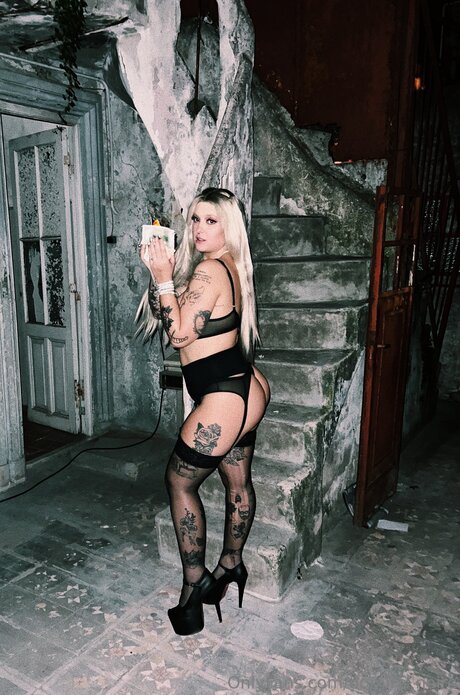 Domira Noire mannequin galeries