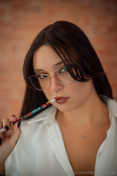 Domira Noire nus étoiles img