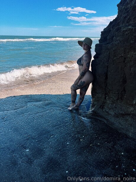 Domira Noire modèle de haute qualité galerie