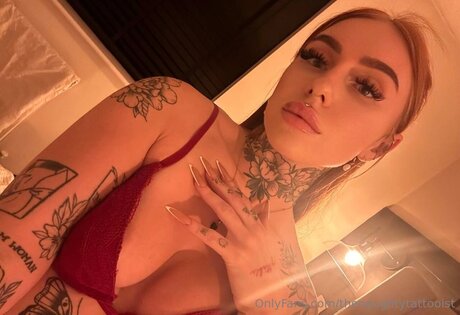 Thenaughtytattooist sexe star du porno des photos