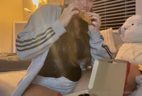 Bellagirlsbellyfree jolie star du porno photo