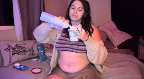 Bellagirlsbellyfree actrice porno photos