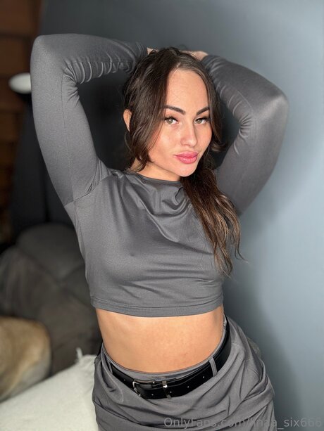 Linaa Six666 modèle porno photos