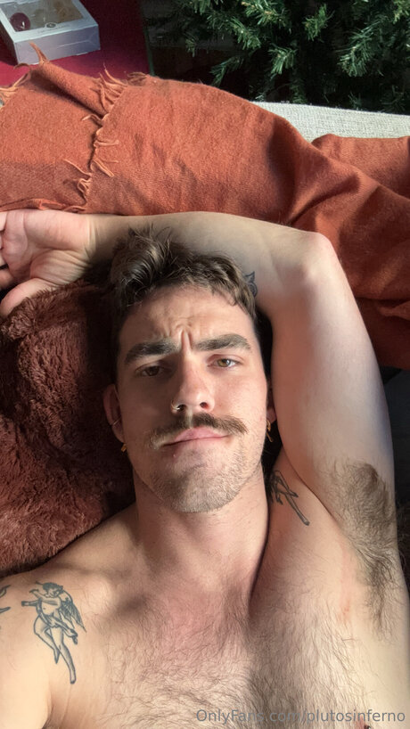 Plutosinferno jolie star du porno image