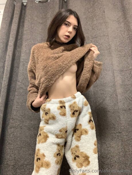 Aliceinvibes modèle gratuit img