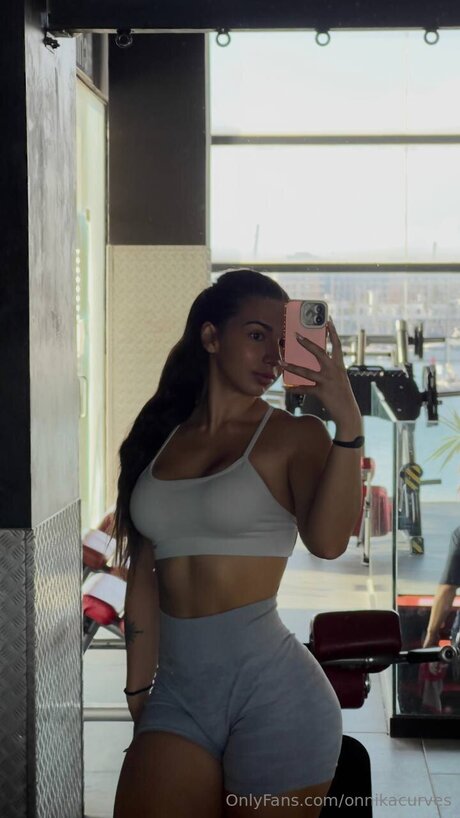 Onnikacurves actrice hd photo