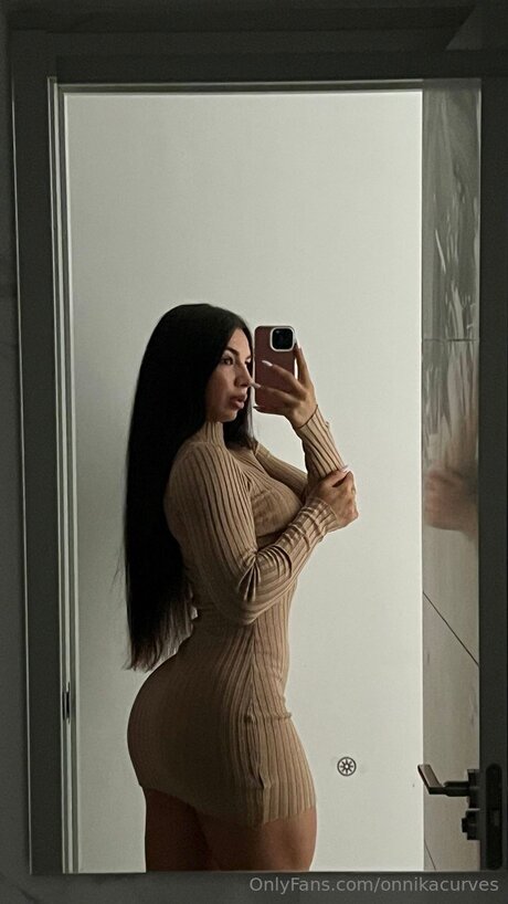 Onnikacurves modèle artistique photo