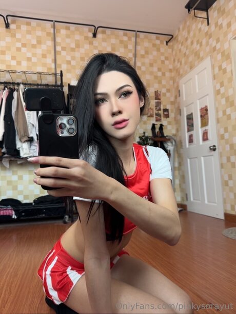 Pinkysorayut modèle chaud des photos