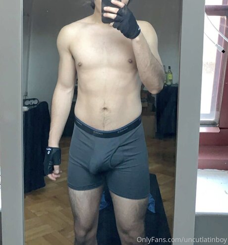 Uncutlatinboy modèle artistique image