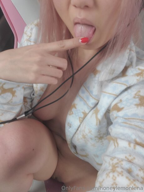 Honeylemonlena top star des photos