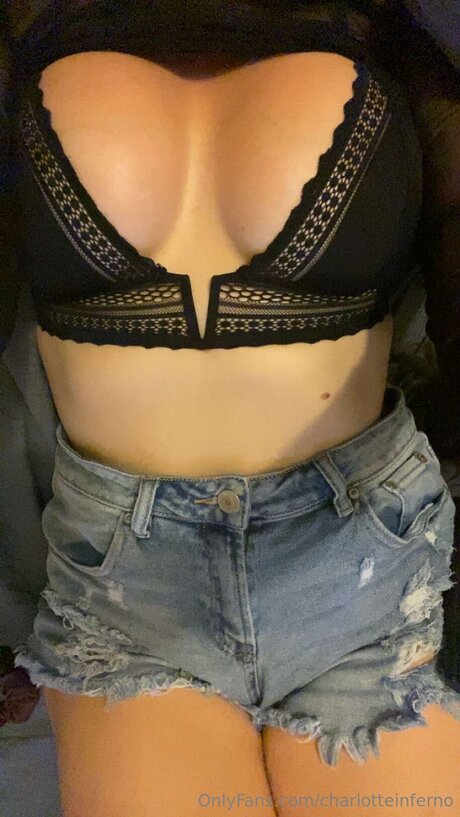 Charlotteinferno art modèle galeries