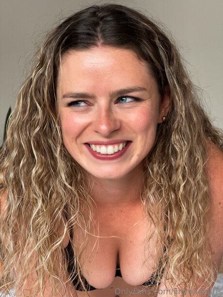 Lilymaecurls modèle chaud archive