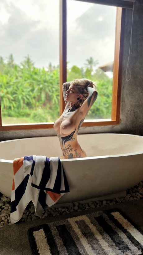 Noemiriot actrice chaude photos