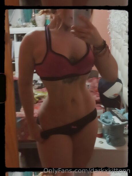 Darkxkittenn modèle sympa photos