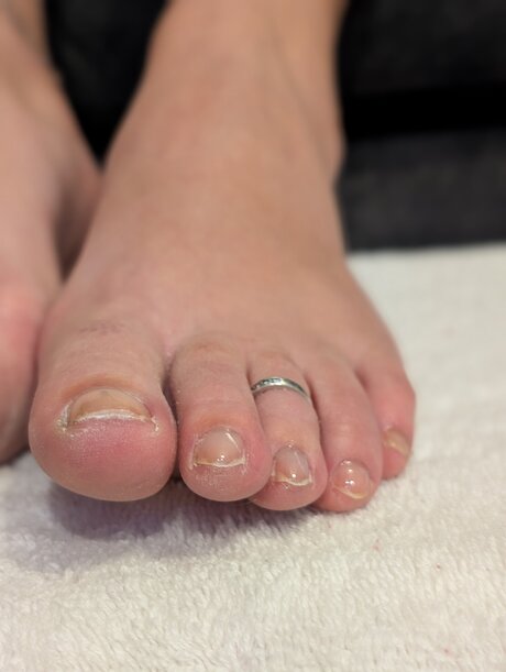 Barefoot Bunny B modèle nu des photos