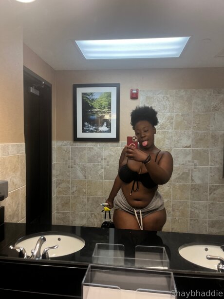 Shiestybhaddie modèle artistique archive