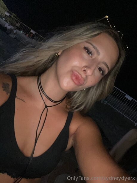 Sydneydyerx star du porno en haute qualité photo