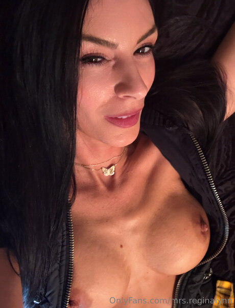 déshabillage onlyfans érotique chaud archive