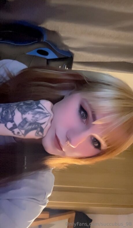 Succubus 98 star du porno adulte des photos