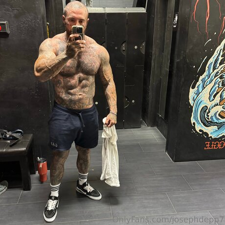 Josephdepp7 beau modèle des photos