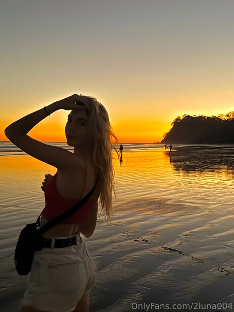 2luna004 modèle magnifique archive