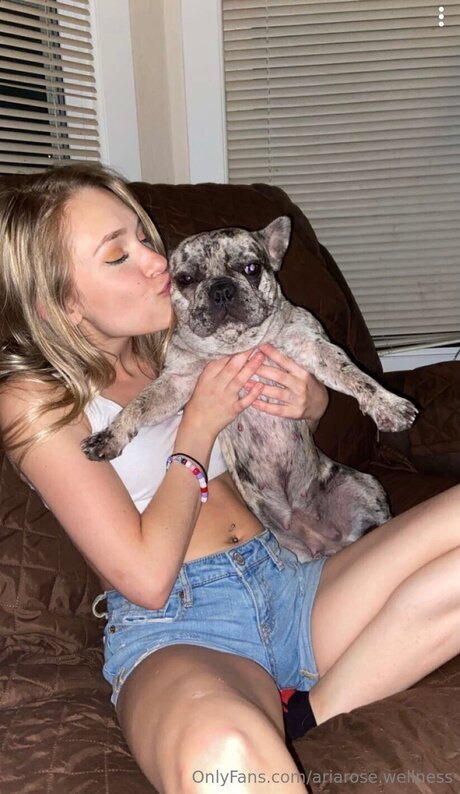 Ariarose Wellness actrice sexy collection