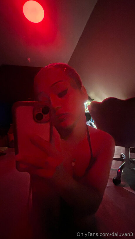 Daluvan3 actrice chaude photos