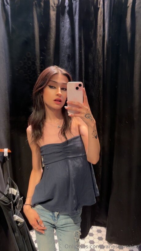 Vanessamainz modèle chaud img