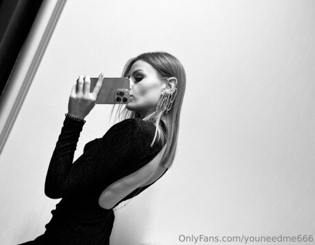 Youneedme666 nus star du porno archive