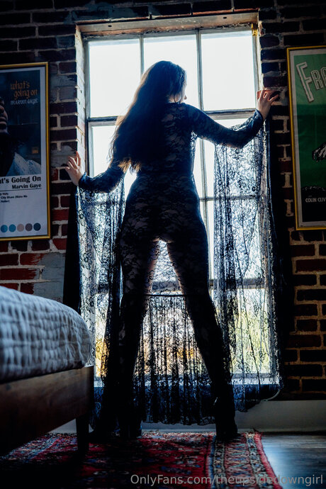 Theupsidedowngirl modèle sympa photo