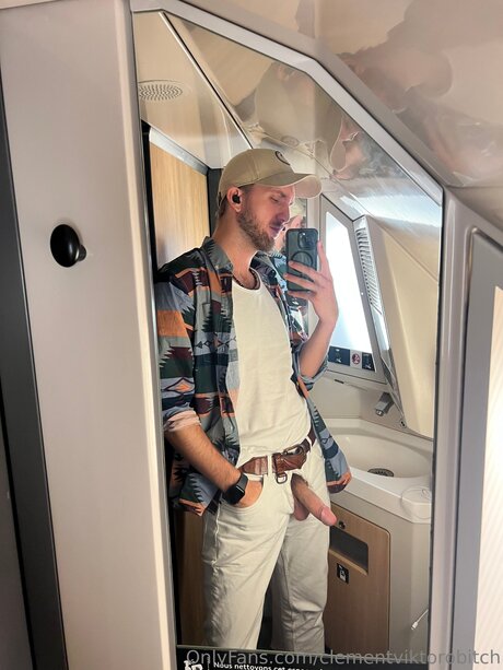 blonde en forme onlyfans chaud et sexy image